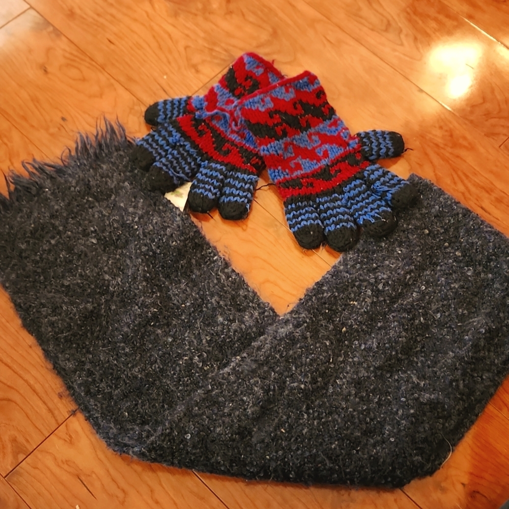 Made an Ireland Wool Scarf & Knitted Gloves